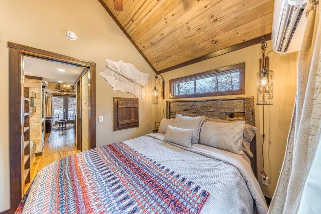 Smoky Mountain Tiny Home พิเจนฟอร์จ ภายนอก รูปภาพ